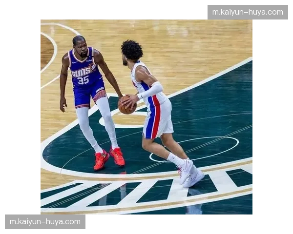 坎宁安利用身材优势背打后卫 控卫位置多样化控场选择